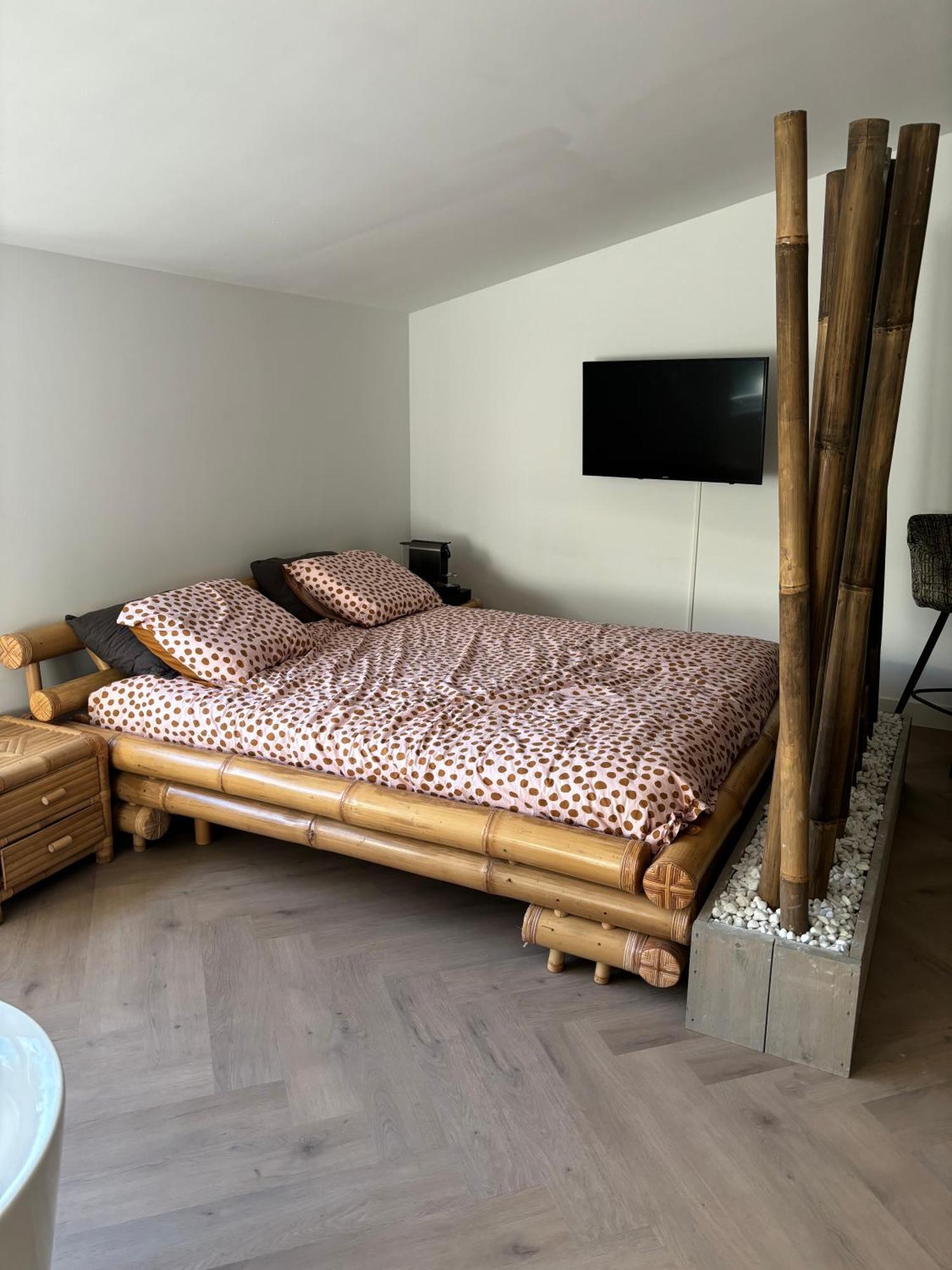 Bamboe Suite Bentveld Met Ligbad En Gratis Parkeren Luaran gambar